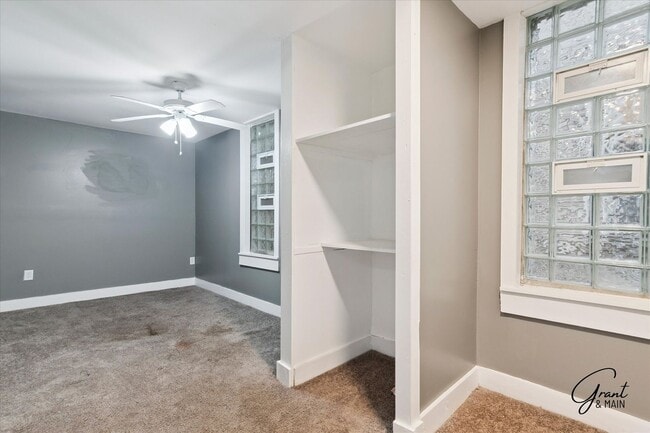 Building Photo - 6 bedroom 2 bath $2350