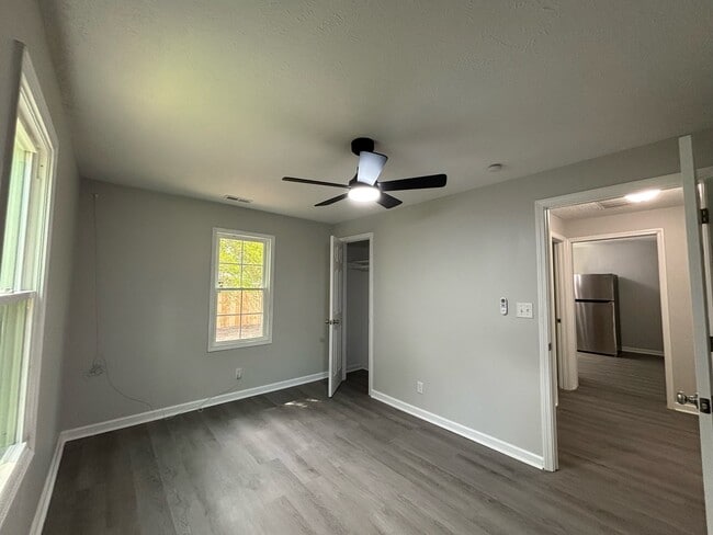 Building Photo - 209 Gertrude St