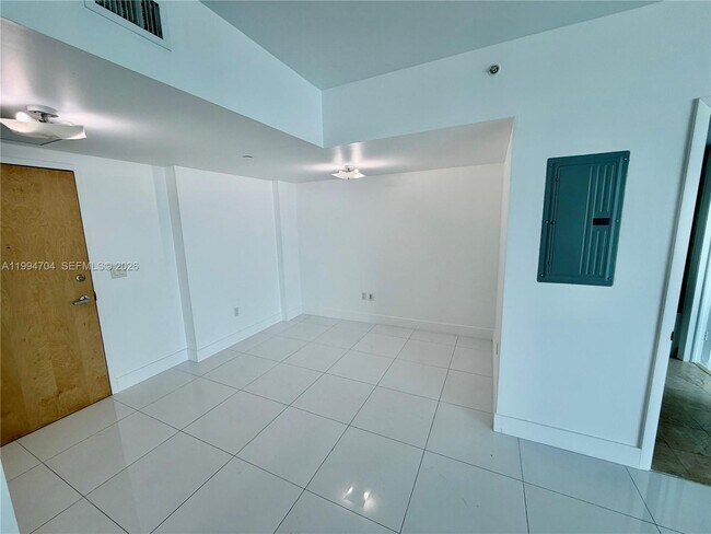 Building Photo - 350 S Miami Ave