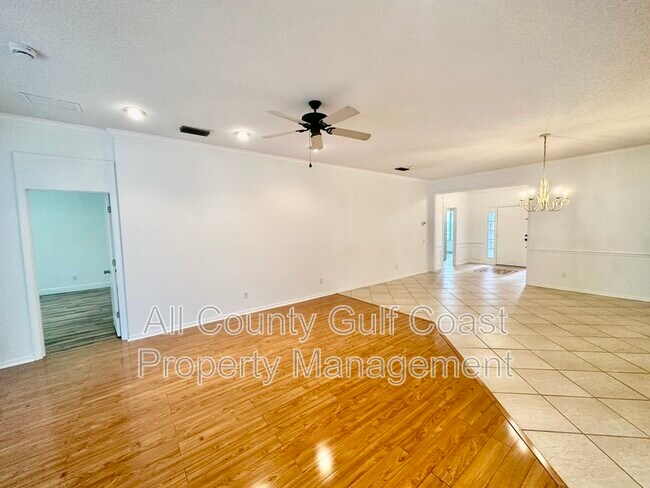 Building Photo - 419 Mayfair Dr