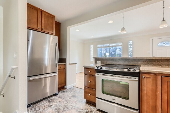 Building Photo - Amazing 4BR, 2BTH in Denver!