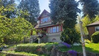 Building Photo - Beautiful Classic 4+ Bedroom 3,800 Sq. Ft....