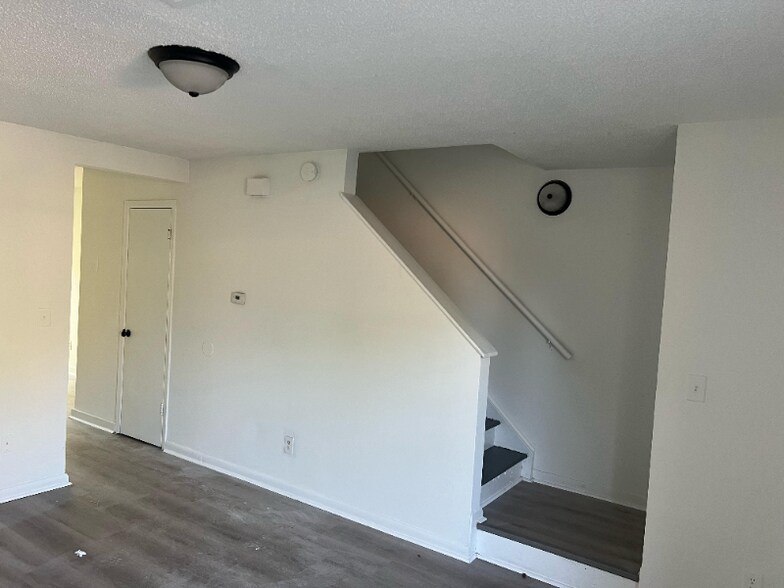 Building Photo - 3456 Macklen Rd