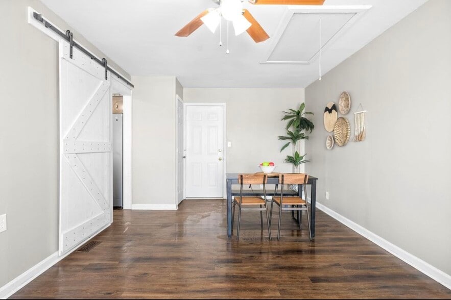 Building Photo - 1017 Bush Ave