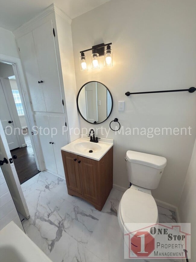 Building Photo - Beautiful 3 Bedroom 1 Bathroom in Kansas City!