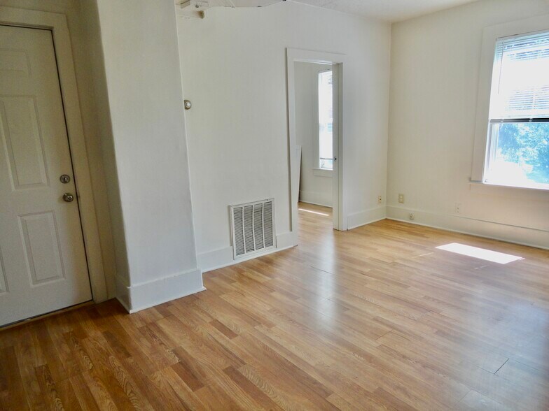 Building Photo - 68 Ingraham St