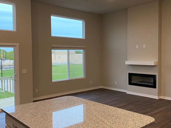 Building Photo - 918 NE Traverse Dr