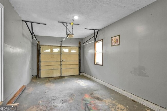 Building Photo - 8941 Ashwood Dr