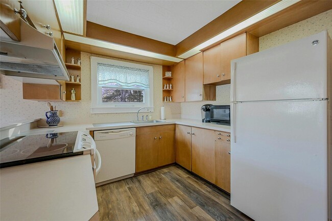 Building Photo - 425 Old Shipyard Ln