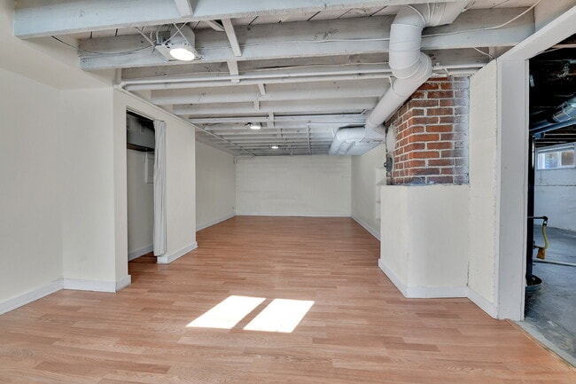 Building Photo - $2,600.00, 1 bed + non-conforming room, 1 ...