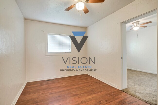 Building Photo - 363 S 800 E
