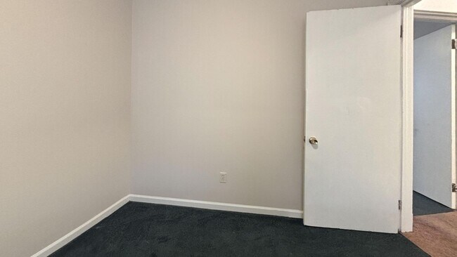 Building Photo - Charming 2-Bedroom Lansdowne Home with Vintage Character