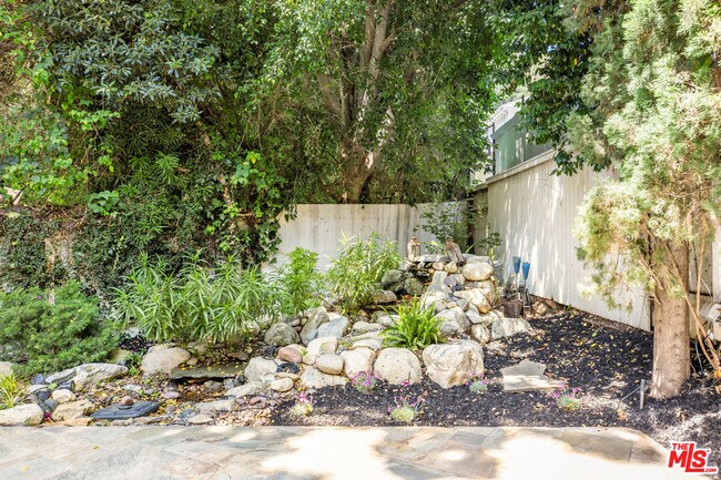 Building Photo - 1805 Coldwater Canyon Dr