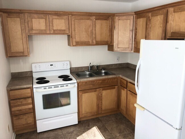 Building Photo - 719-721 E. Monroe