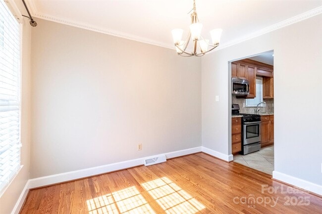 Building Photo - 6618 Castlegate Dr