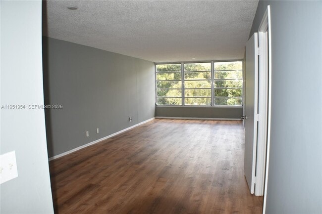 Building Photo - 9450 Live Oak Pl