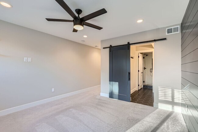 Building Photo - Stunning 3-Bedroom, 3.5-Bathroom Townhouse...