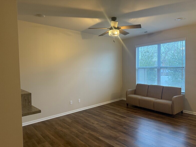 Building Photo - 8692 Pioneer St