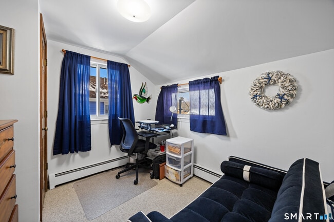 Building Photo - 33 Beach Rd W