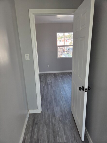 Building Photo - 4010 1/2 Rockwood St