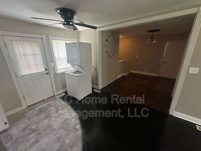 Building Photo - 10905 E 47th St