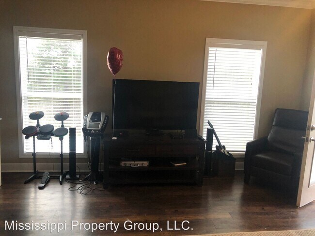 Building Photo - 3 br, 3 bath House - 54 Thacker Heights Drive