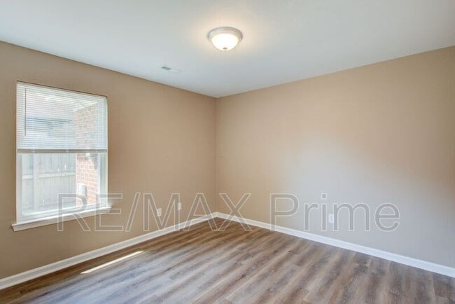 Building Photo - 4601 Hardy Dr