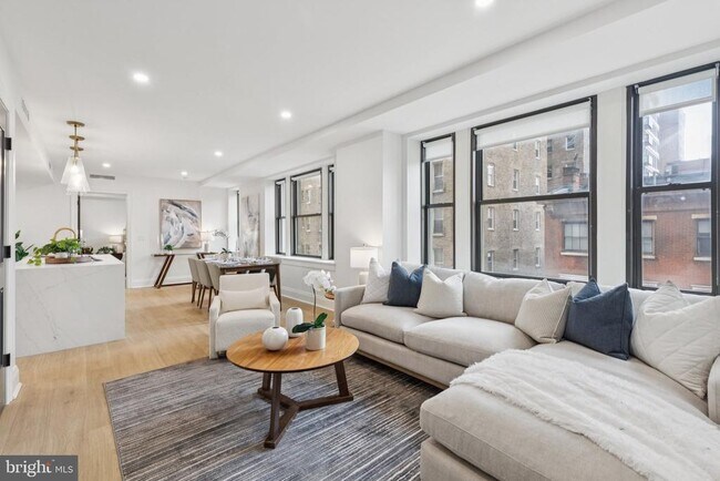 Building Photo - 135 S 19th St