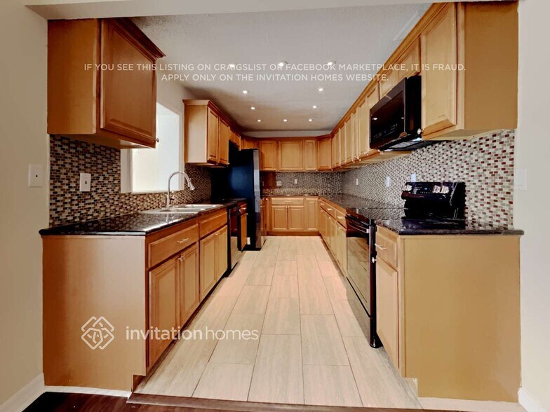 Building Photo - 8380 Jacaranda Ave