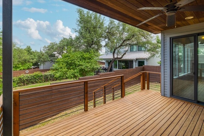 Building Photo - 4111 Spicewood Springs Rd