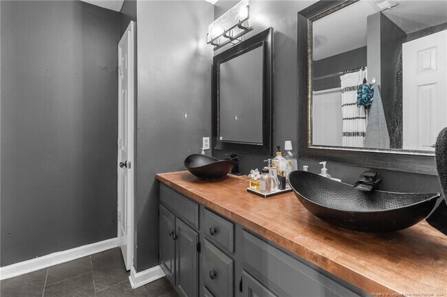 Building Photo - 3532 Kelburn Dr