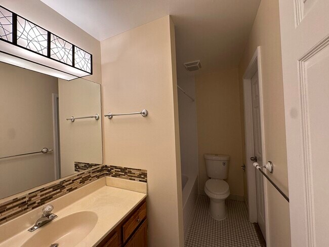 Building Photo - 1304 N Streamwood Ln