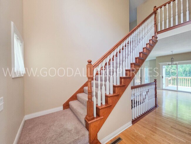 Building Photo - END OF SUMMER SPECIAL! $100 Off Rent for the First 6 Months | 4BR Urbandale Home with 3-Car Garage