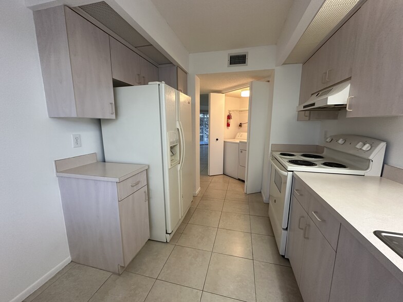 Building Photo - 2636 SE 20th Ct