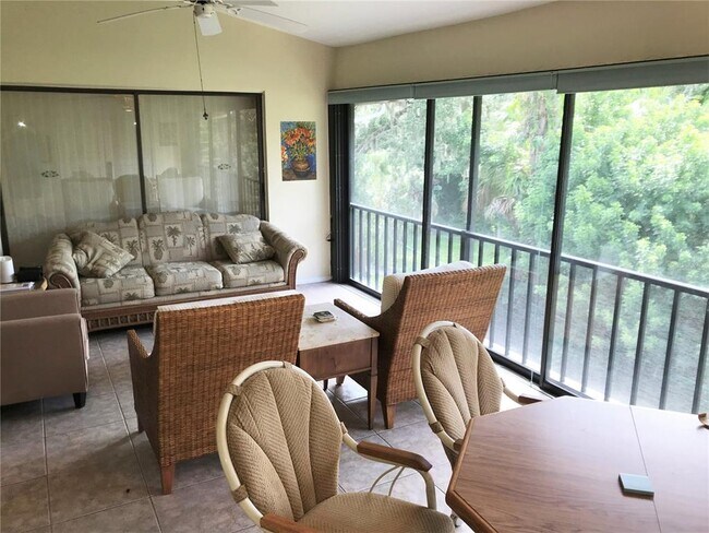 Building Photo - 6028 Oak Creek Ln