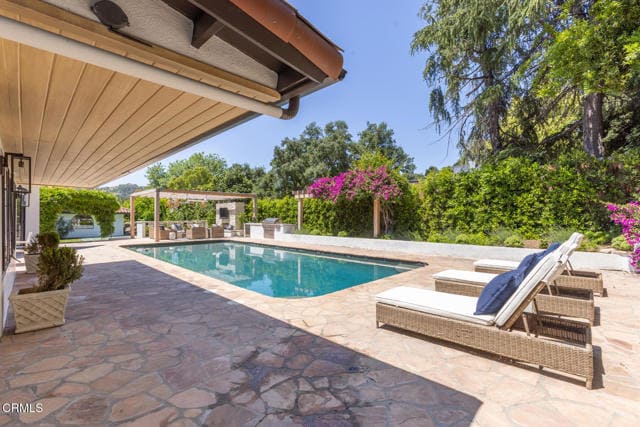 Building Photo - 4435 Encinas Dr