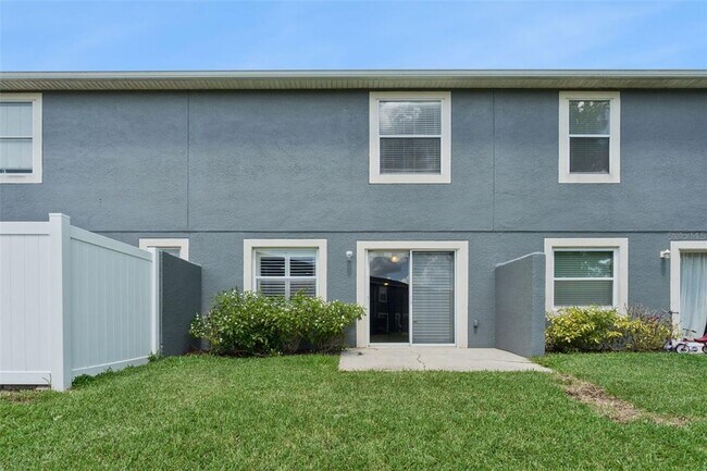 Building Photo - 12648 Somerset Oaks St