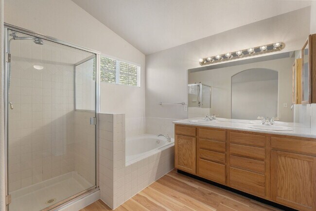 Building Photo - Spacious 4BR + Office Home in Pine Creek (...