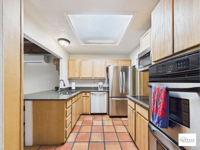 Building Photo - Fully Furnished Home available Now!