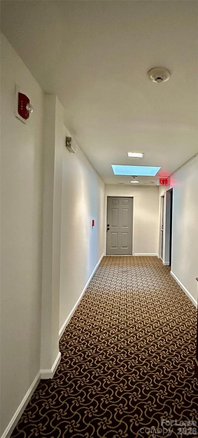 Building Photo - 229 N Poplar St