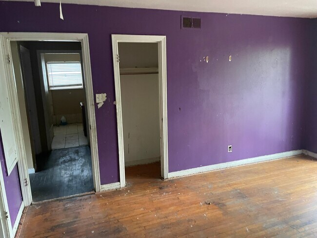 Building Photo - 5782 Belcrest St