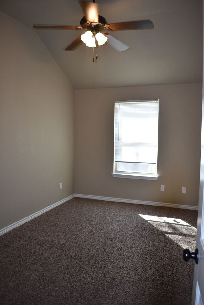 Building Photo - 1808 Seminole Cir