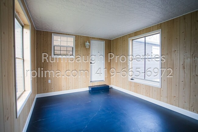 Building Photo - 525 S Collins Ave