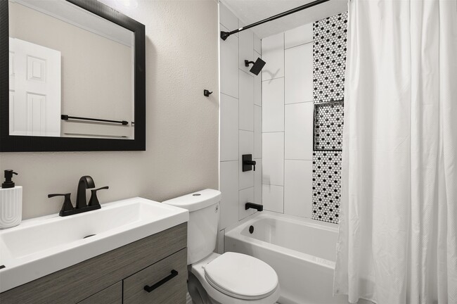 Building Photo - 602 Oak Briar Dr