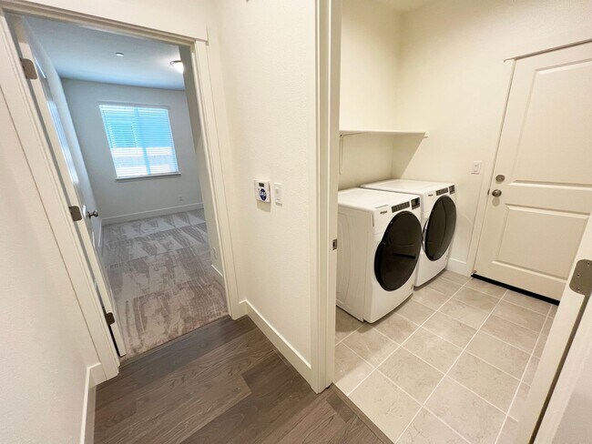 Building Photo - Well maintained 4-bedroom, 2-bathroom home...