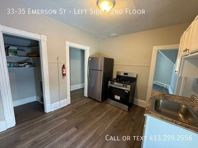 Building Photo - 33-35 Emerson St-Left Side - 2nd Floor