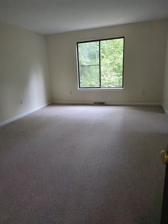 Building Photo - 16 Hundred Oaks Ln