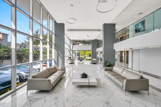 Building Photo - 525 N Ocean Blvd
