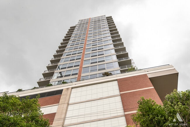 Building Photo - 1600 S Prairie Ave