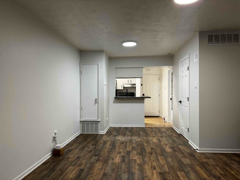 Building Photo - 170 De Chantle Rd